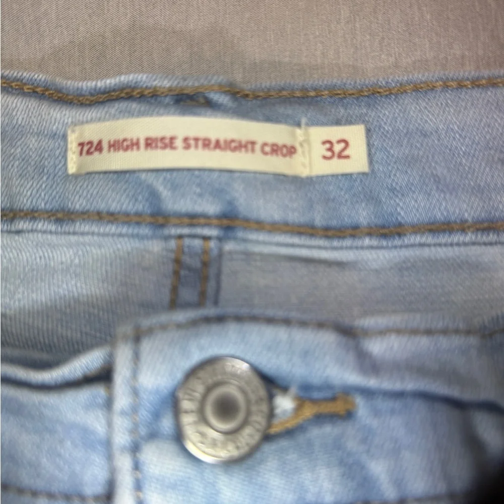 Levi’s 724 Jeans High Rise Straight Crop Light Blue Distressed Size 32